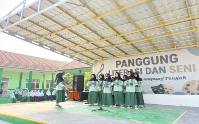 Panggung Literasi dan Seni Bergemuruh, MTsN 2 Lampung Tengah Gelar Lomba Paduan Suara Antar Kelas